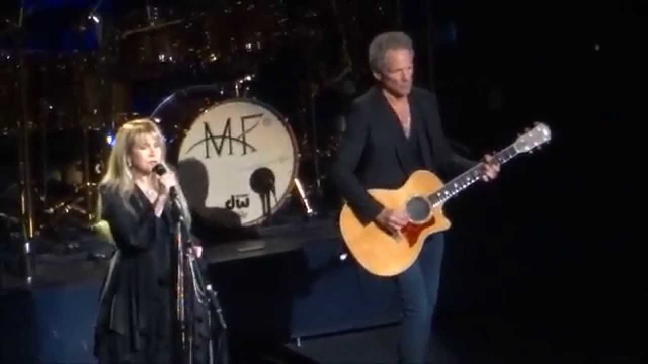 fan shot fleetwood mac first nia