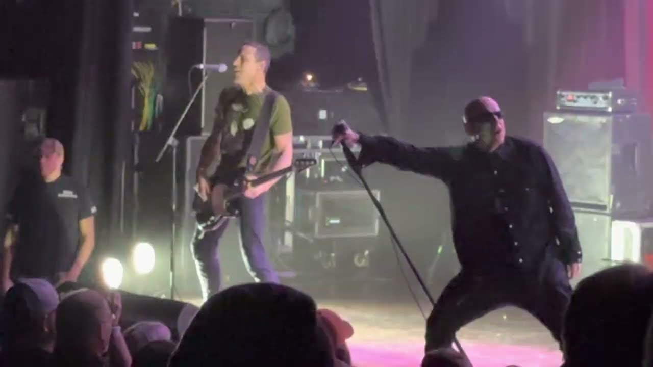 Headstones - Flight Risk - Live at Town Ballroom in Buffalo, NY on 12/10/22 16 4945A qAkB4