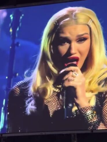 Blake Shelton and Gwen Stefani - Don’t Speak - Live at Key Bank Center in Buffalo, NY on 3/25/23 24 mjomBpIj6iM