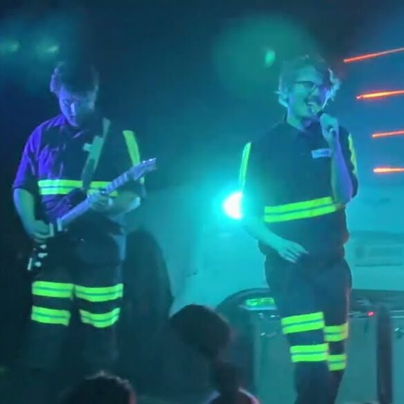Joywave - Life In A Bubble I Blew - Live at Town Ballroom 23 52eaRtJVmko