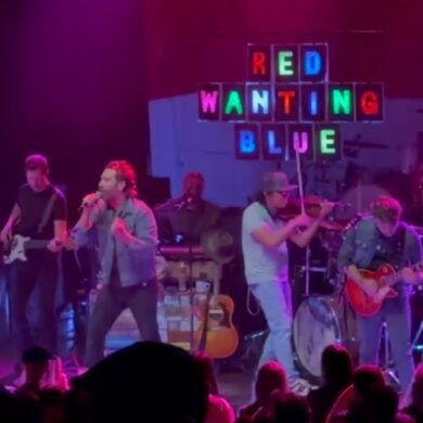 Red Wanting Blue @ Town Ballroom 19 oNeZG2XP32U